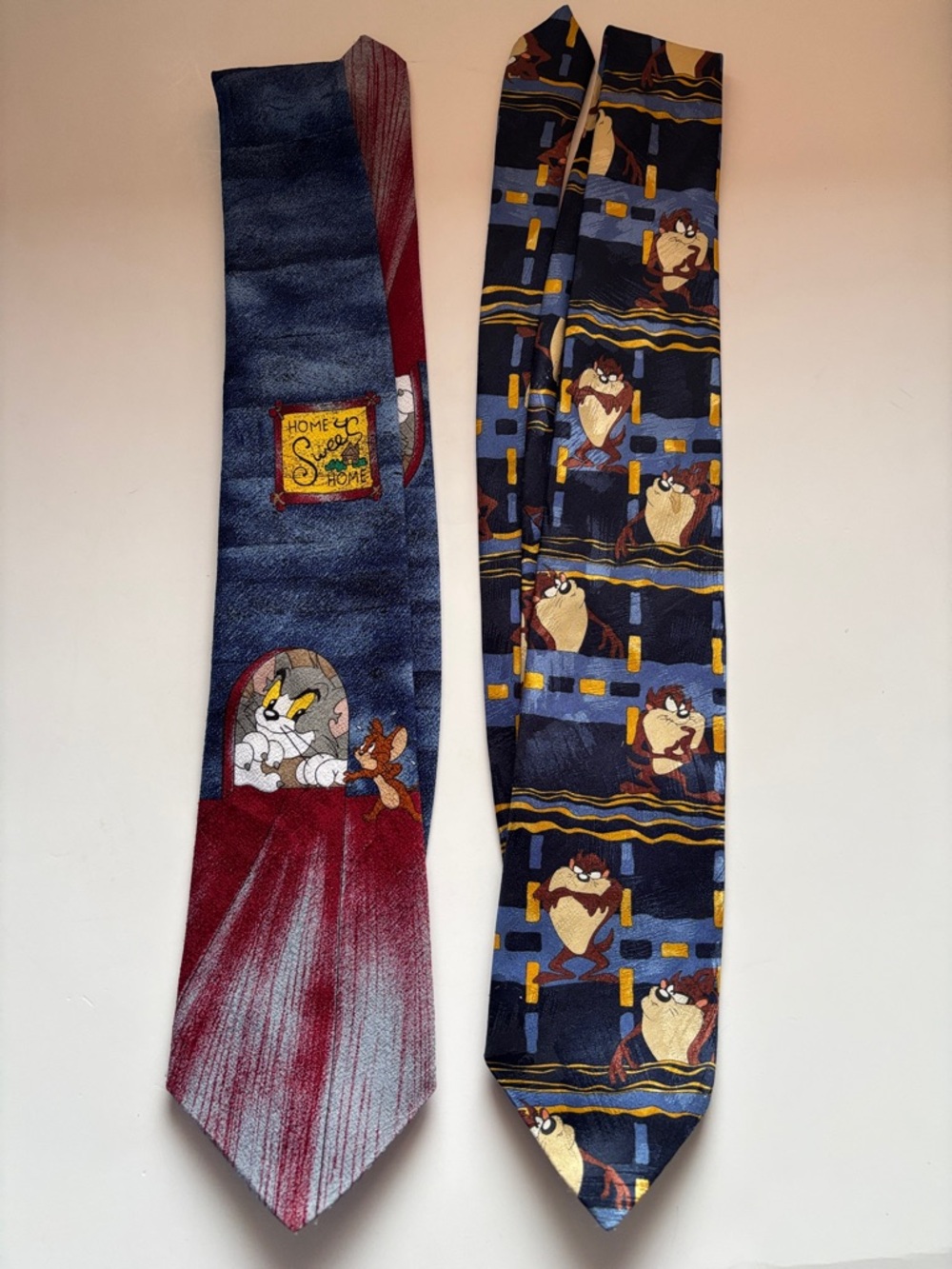 Vintage Looney Toons Tom & Jerry/Tasmanian Devil Novelty Ties 56”